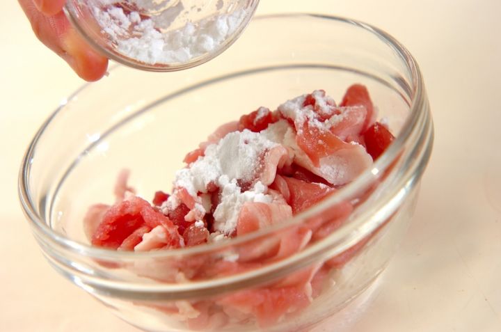 豚ニラ春巻きの下準備1