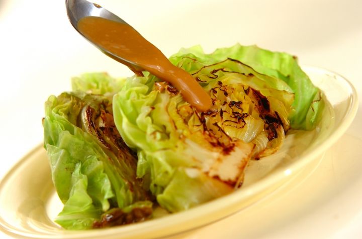 焼きキャベツのオイマヨソースがけの作り方3