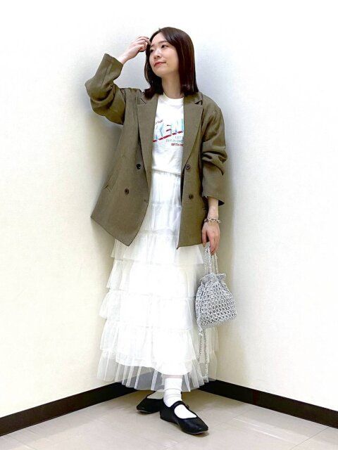 春のテーラードジャケットコーデ