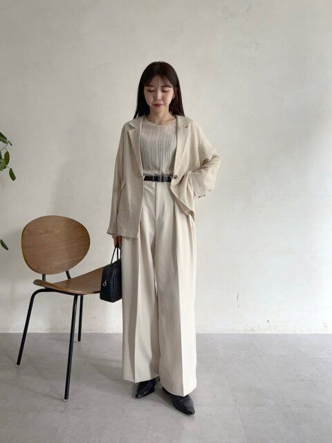 春のテーラードジャケットコーデ