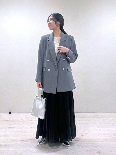 春のテーラードジャケットコーデ
