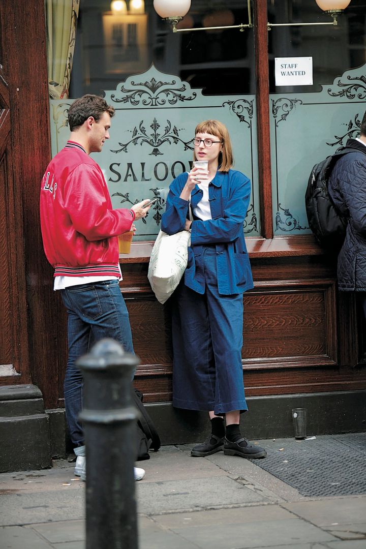 上下のデニムは何と別ブランド！色味を合わてオシャレ感たっぷりのコーデ