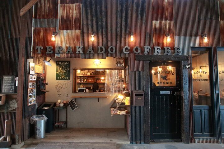 歴史あるお寺の門前で美味しいコーヒーとクレープを。レトロな風景が広がる「テラカドコーヒー」