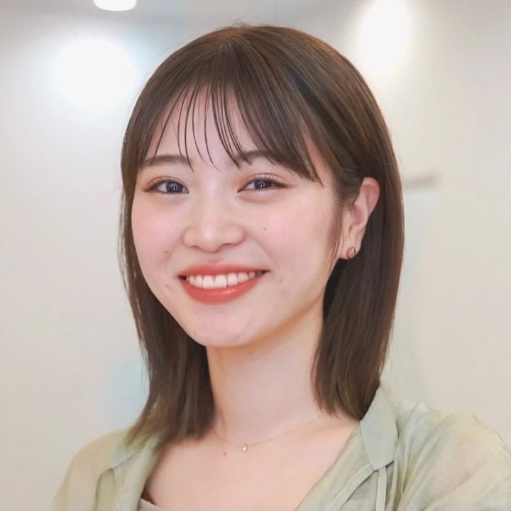 【硬い髪が柔らかく見える】軽やかで春らしい♪ フォギーベージュのくびれミディアムヘア_4