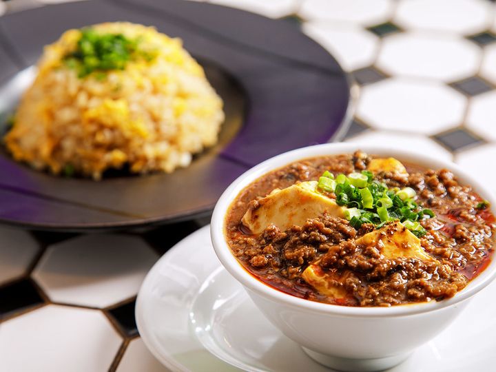 桜木町『AMPM』の「無個性チャーハン」と「麻婆豆腐」