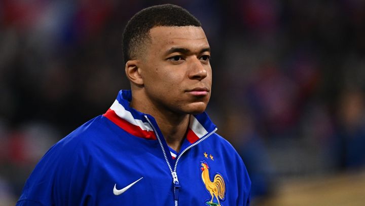 「エムバペのパリ五輪出場を願う」 フランスのマクロン大統領が注目発言