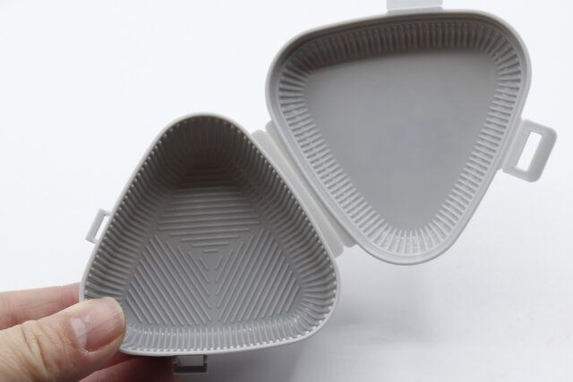 ダイソーのふっくらおにぎりケース