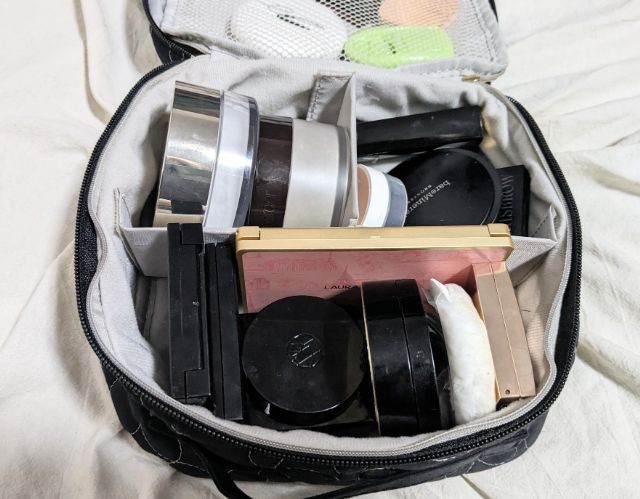 クッションファンデを並べて収納できる