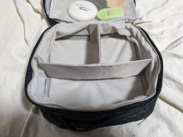 シンデレラフィットなポーチの仕切り