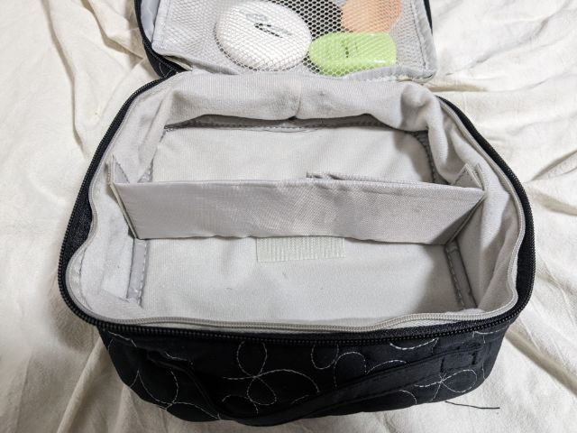 ポーチを開けたところ