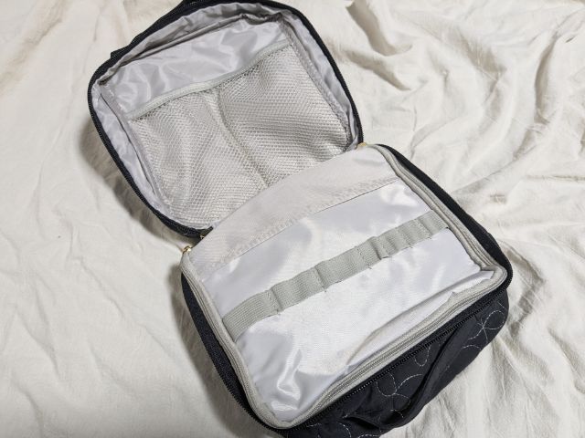 鹿の間ポーチ開いたところ