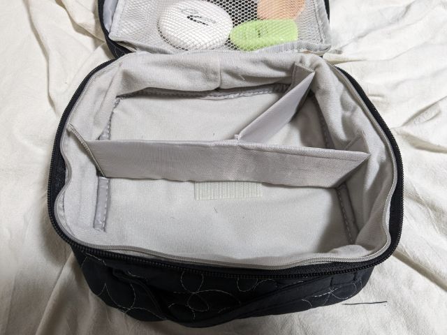 ポーチの仕切り