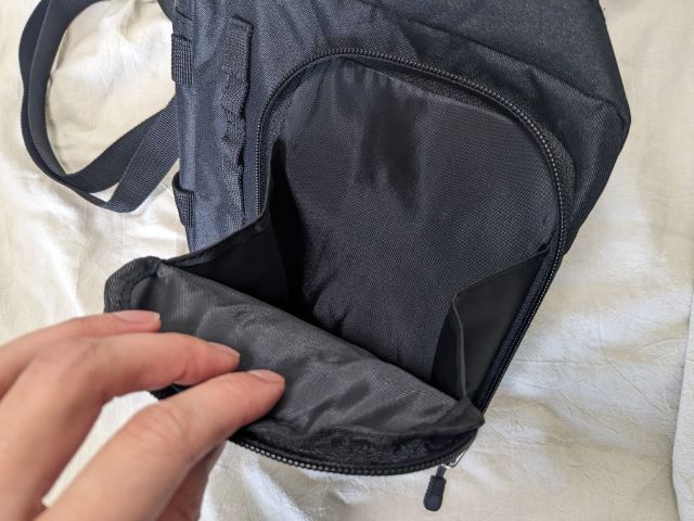 じゃばらタイプのフロントポケット