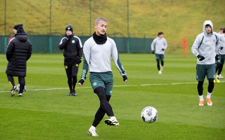 脱スキンヘッドの前田大然、またイメチェン！「銀髪」になる