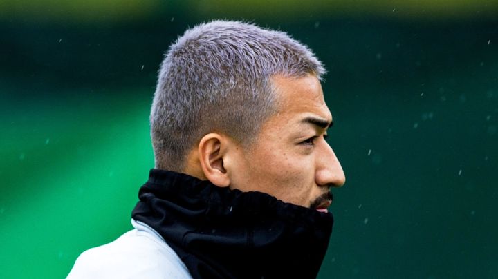 脱スキンヘッドの前田大然、またイメチェン！「銀髪」になる