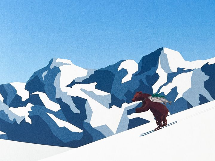 鮭を背負ってスキー板を履いている熊