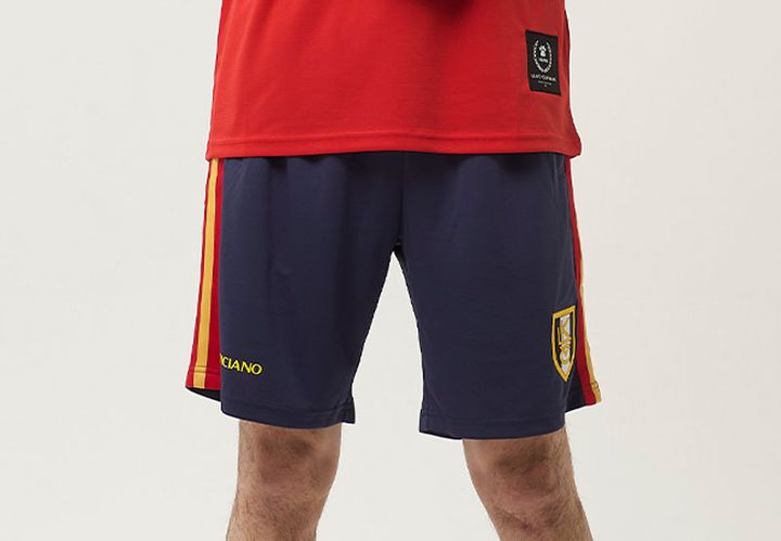 『VALENCIANO BY KELME』から“90年代ユニ風”の編み上げシャツが登場！春夏に着たい3つのカラー