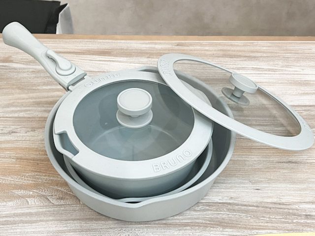 スタッキングした「フライパン6点セット」