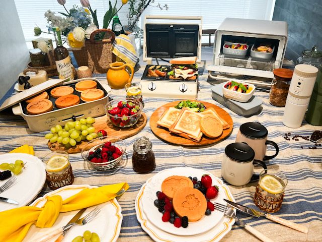 テーブルに並べられたBRUNOの春夏新商品