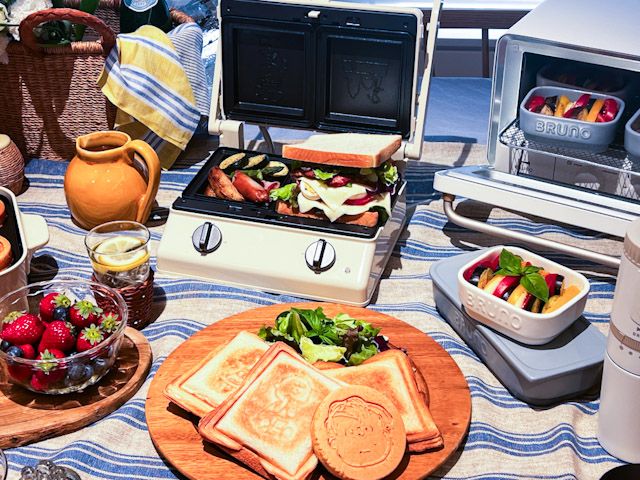 PEANUTSのキャラの焼き目がついたホットサンドが作れる「PEANUTS グリルサンドメーカー用 ホットサンドプレート」
