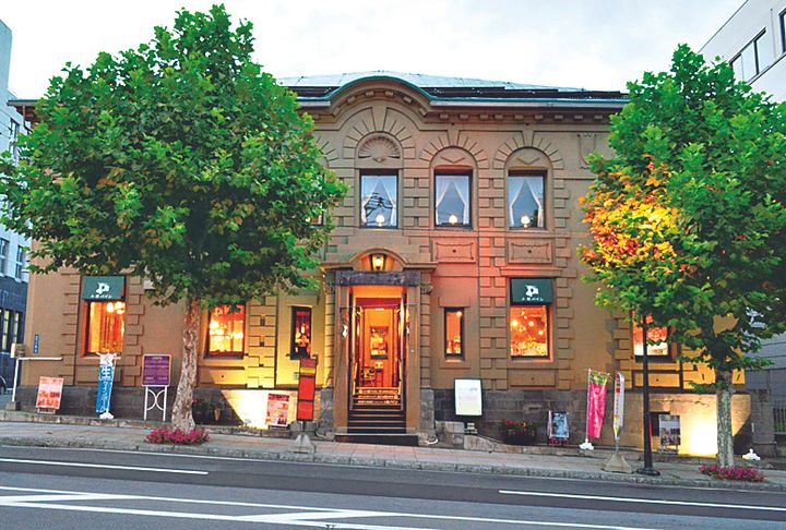 明治45（1912）年に竣工した、旧北海道銀行本店の建物をリノベーション（※現在の「北海道銀行」とは異なる銀行です）