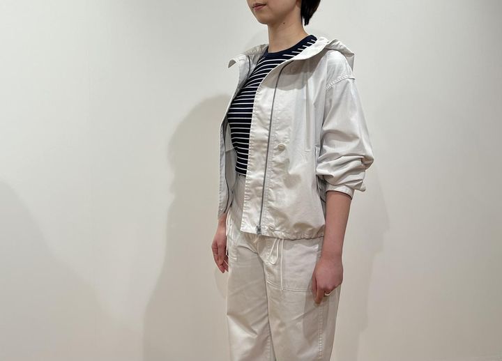 画像2: 【UNIQLO / INES DE LA FRESSANGE PARIS】リラックスパーカ¥7,990、ベイカーパンツ¥4,990 www.uniqlo.com