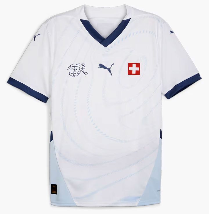 スイス代表、EURO2024に向けた新ユニフォーム発表！アウェイは「欧州でいちばん宇宙に近い駅」をデザイン