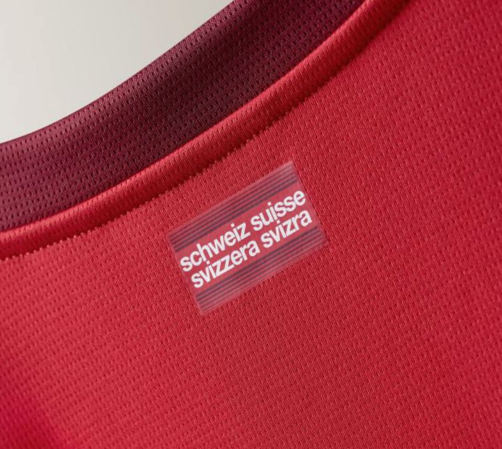 スイス代表、EURO2024に向けた新ユニフォーム発表！アウェイは「欧州でいちばん宇宙に近い駅」をデザイン