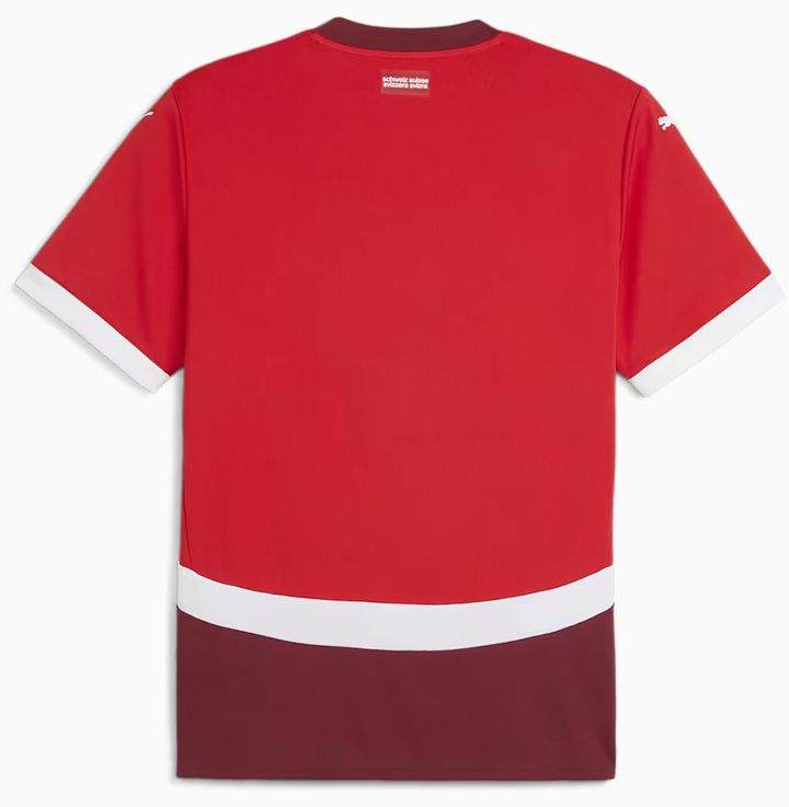 スイス代表、EURO2024に向けた新ユニフォーム発表！アウェイは「欧州でいちばん宇宙に近い駅」をデザイン