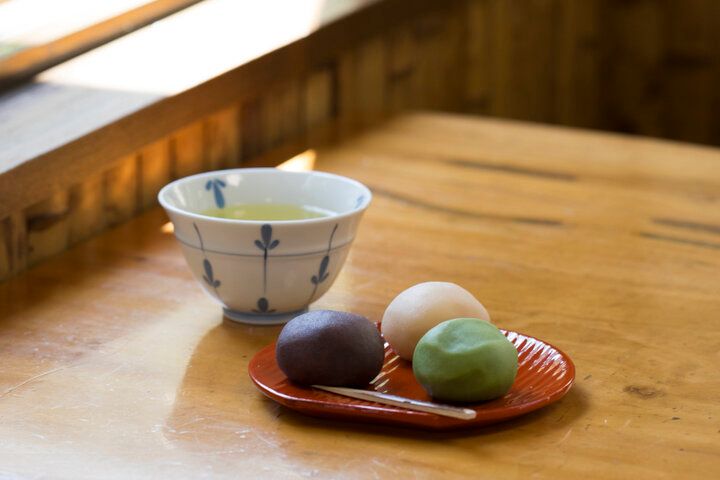 上野動物園のすぐとなり♪ 100年以上続く老舗「新鶯亭」でいただく鶯だんごとおでんにほっこり