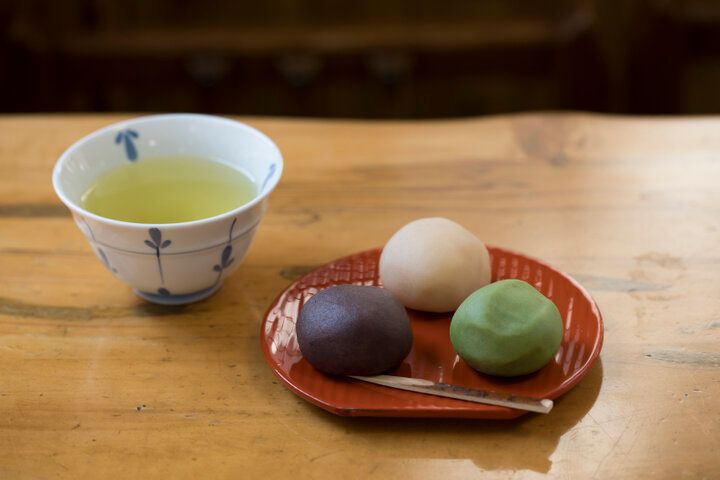 上野動物園のすぐとなり♪ 100年以上続く老舗「新鶯亭」でいただく鶯だんごとおでんにほっこり