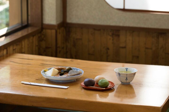 上野動物園のすぐとなり♪ 100年以上続く老舗「新鶯亭」でいただく鶯だんごとおでんにほっこり