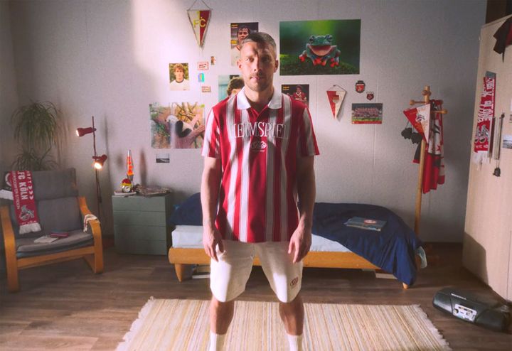 ケルンと注目ブランド『ARMEDANGELS』がコラボ・アパレルを発表！ポドルスキがモデルで古巣に“帰還”