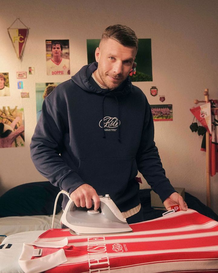 ケルンと注目ブランド『ARMEDANGELS』がコラボ・アパレルを発表！ポドルスキがモデルで古巣に“帰還”