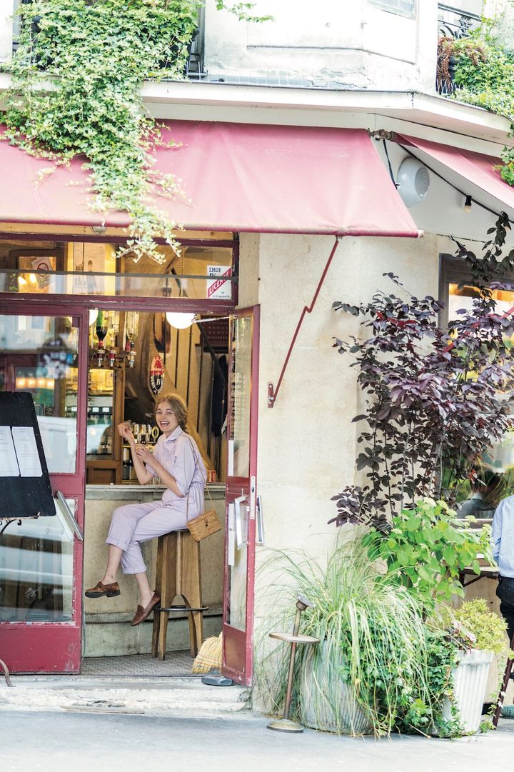 スウェットやシャツコーデが春らしくて大人気！【パリジェンヌの一週間コーデ】