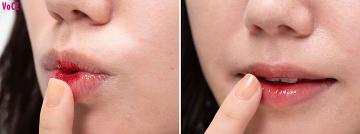 【STEP4. リップ】リップを唇の中心からポンポン指塗り。