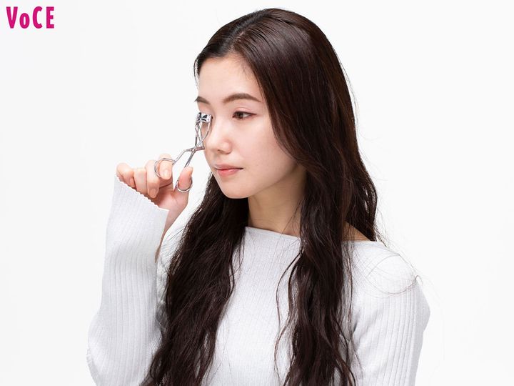 腕を上げないほうがしっかりカールする！