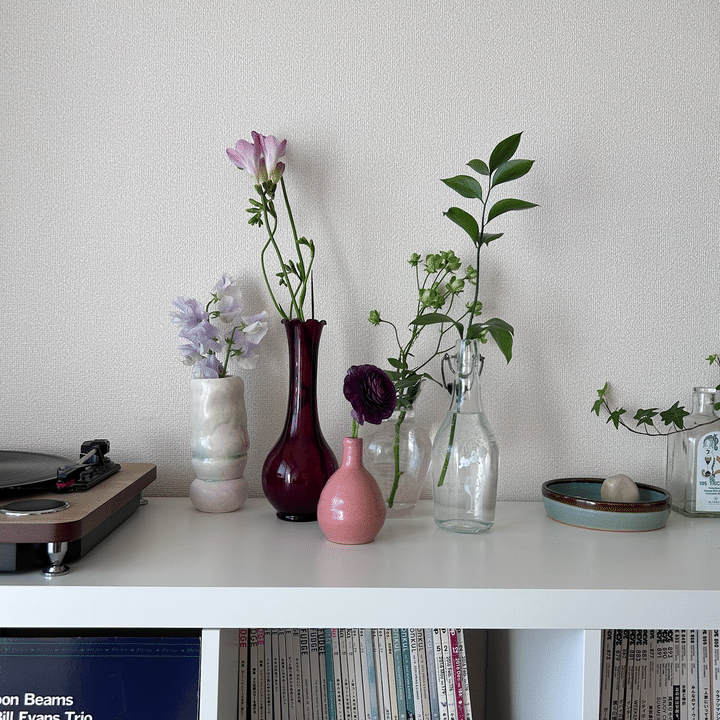 春の新生活に癒しと彩りを！編集部員愛用のフラワーベースとお花【ちょっとひと息。コラムの時間ですよ！ from FUDGE.jp編集部 vol.25】