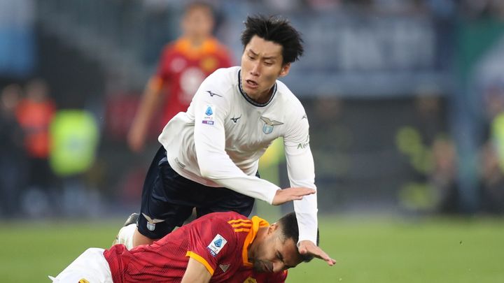 ラツィオ鎌田大地、立場逆転も敗戦のローマダービーで評価分かれる「春の訪れで解凍」「異物だった」