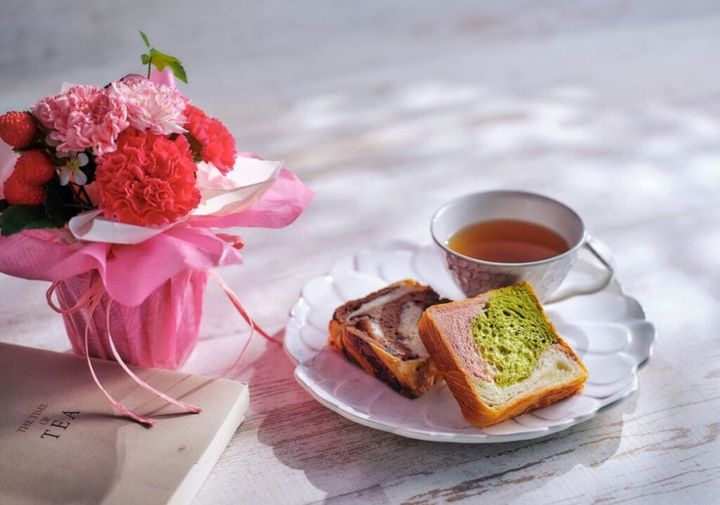 「お花」と「マーブルデニッシュ」2切れ