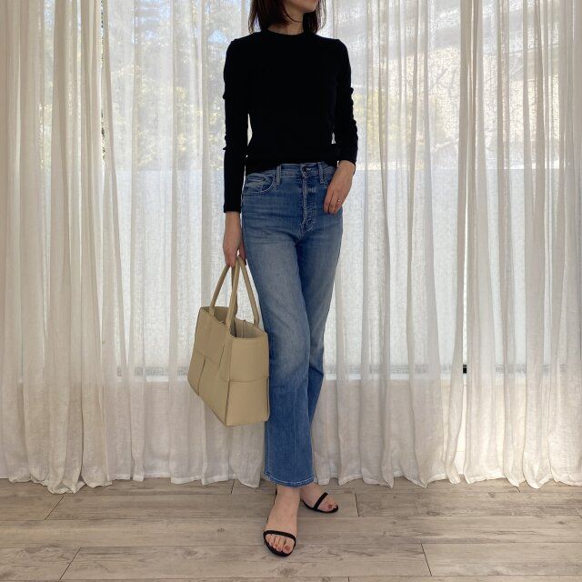 ユニクロソフトリブクルーネックTのブラックでデニムコーデ