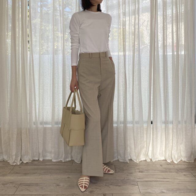 ユニクロソフトリブクルーネックTのホワイトできれいめパンツコーデ