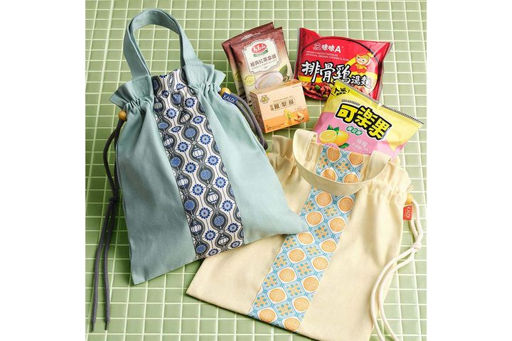台湾 好吃！バッグ（2種）／各￥1,650（税込み）