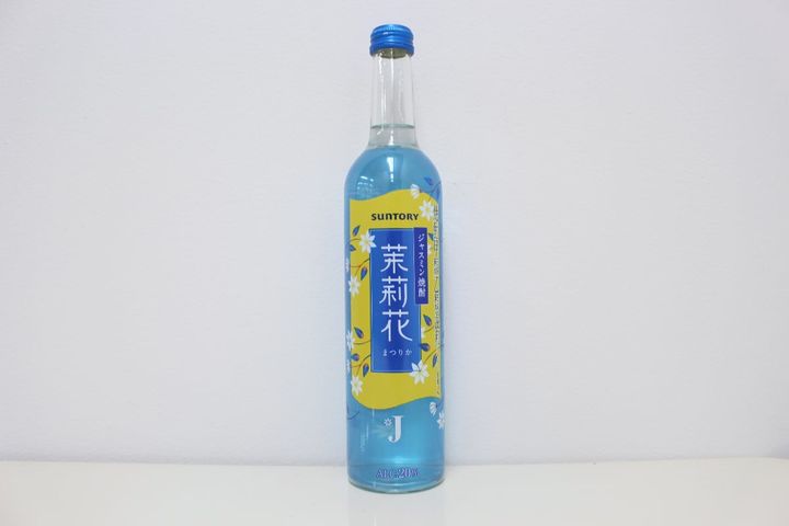 今年9月で発売20周年を迎える「ジャスミン焼酎＜茉莉花（まつりか）＞」