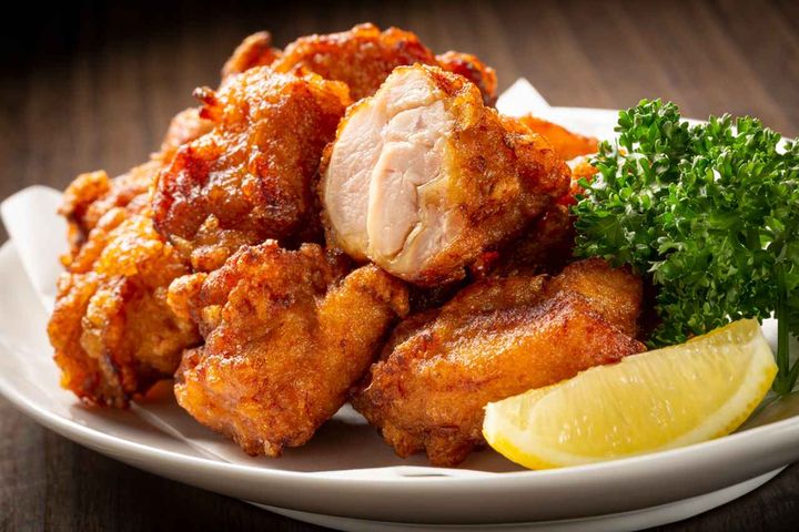 画像: 歓迎会で、唐揚げを注文したはずが「どこいった！？」→ 新入社員の【予想外の行動】に、一同あ然、、、