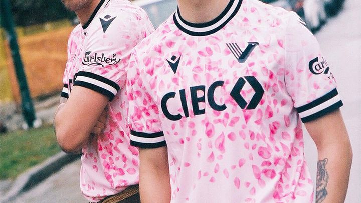 「神戸と横浜が贈った桜」が“原点”！バンクーバーFC、咲き誇る桜を描いた新ユニフォームが登場