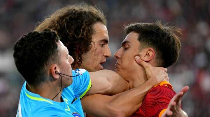 ディバラ、喧嘩した宿敵ラツィオMFグエンドゥージに「すね当て」を見せつけたワケ