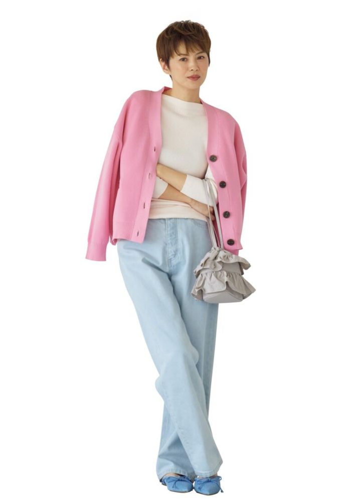 水色デニム パウダーピンクコーデ 顔映りバッチリ