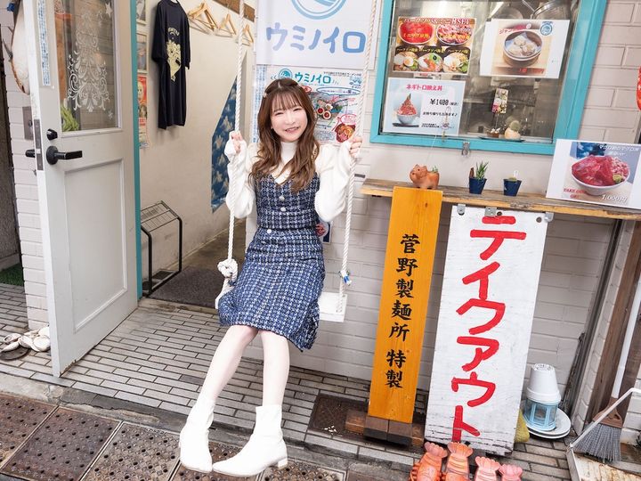 店先にあるこのブランコ…。実は乗れちゃうんです！