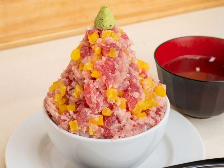 「トロたく映え丼」 1400円 ※お味噌汁付き